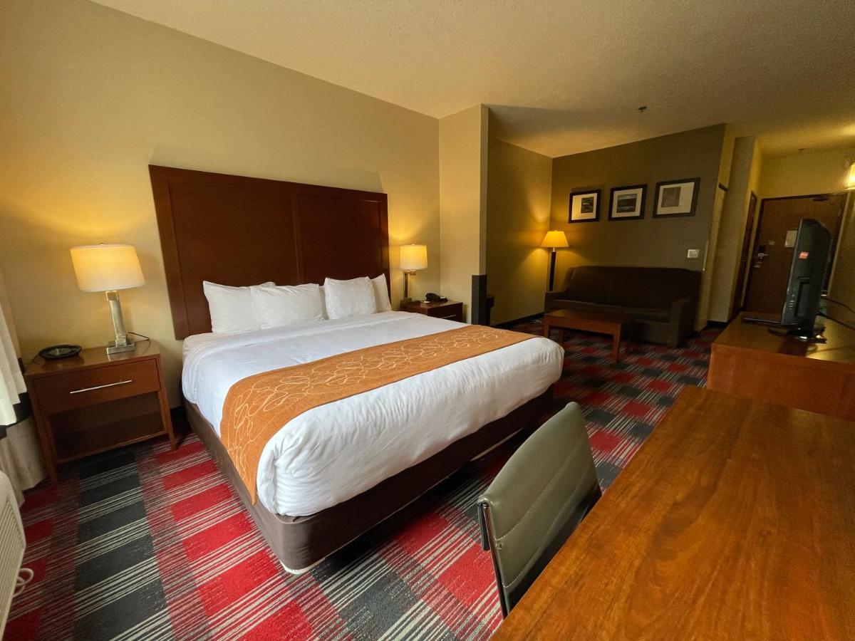 Comfort Suites Near Vancouver Mall מראה חיצוני תמונה