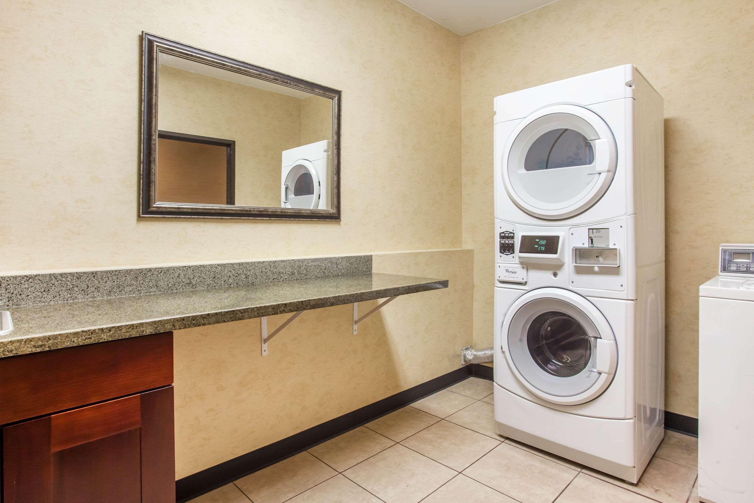 Comfort Suites Near Vancouver Mall מראה חיצוני תמונה