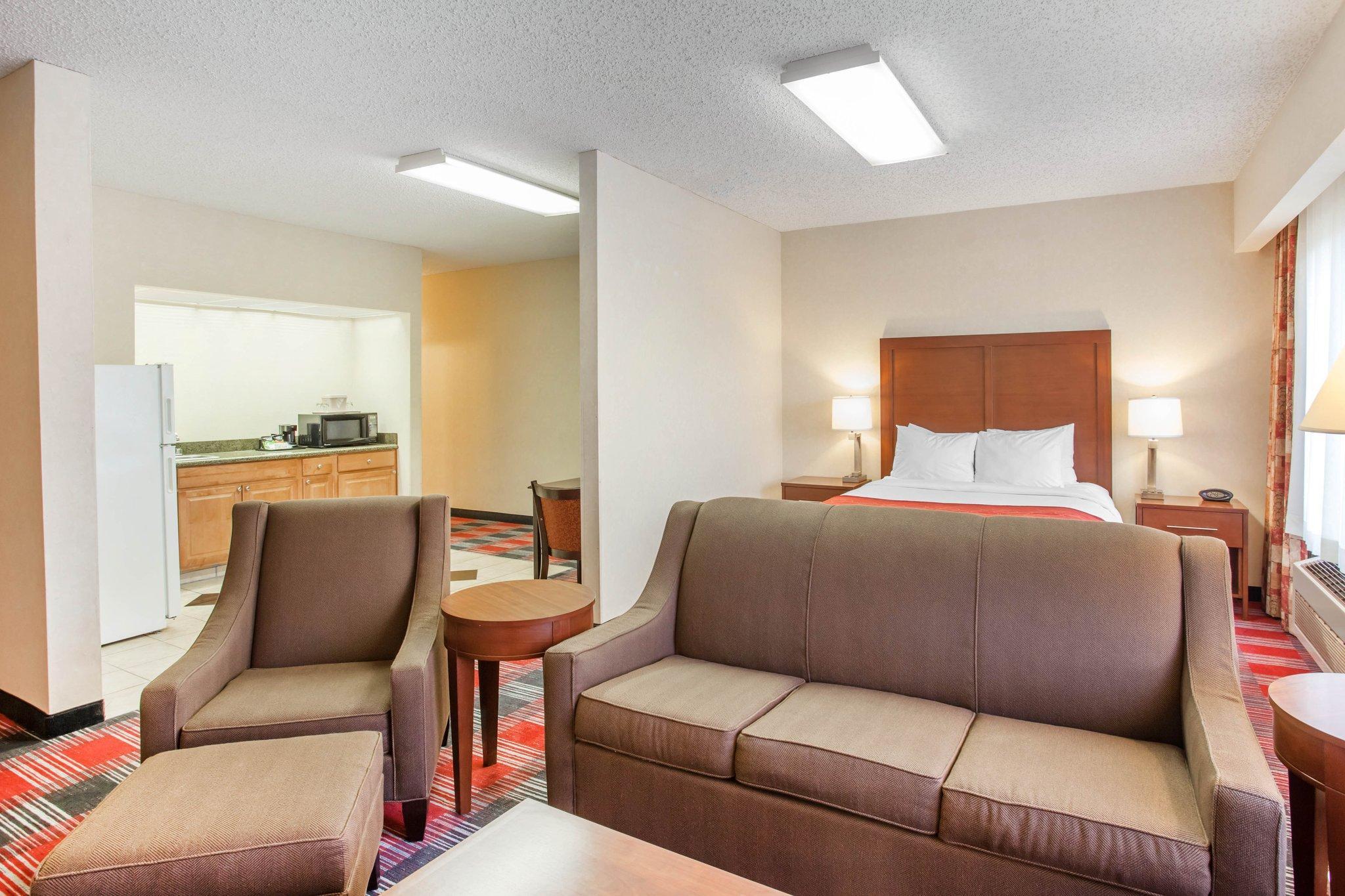 Comfort Suites Near Vancouver Mall מראה חיצוני תמונה