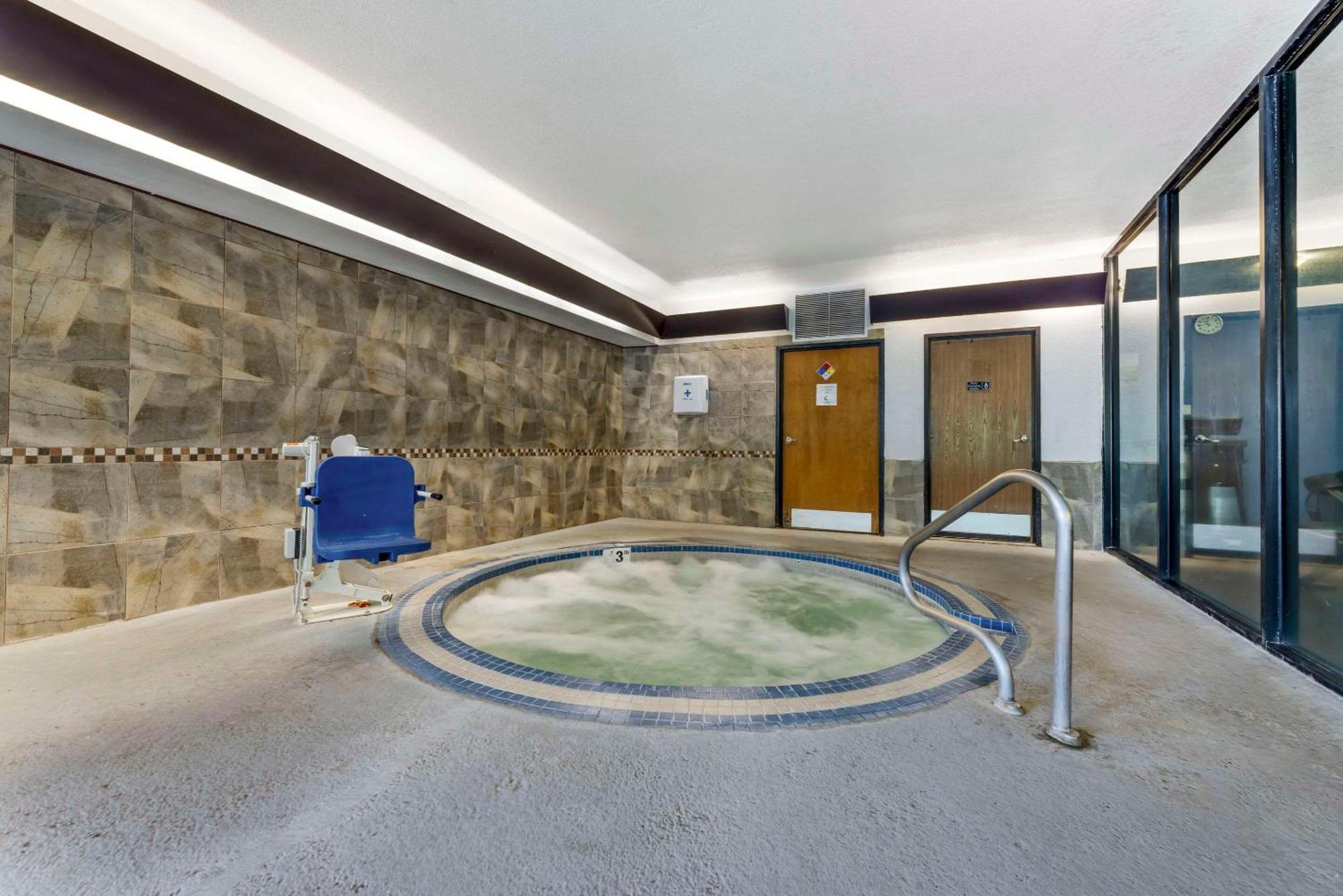 Comfort Suites Near Vancouver Mall מראה חיצוני תמונה