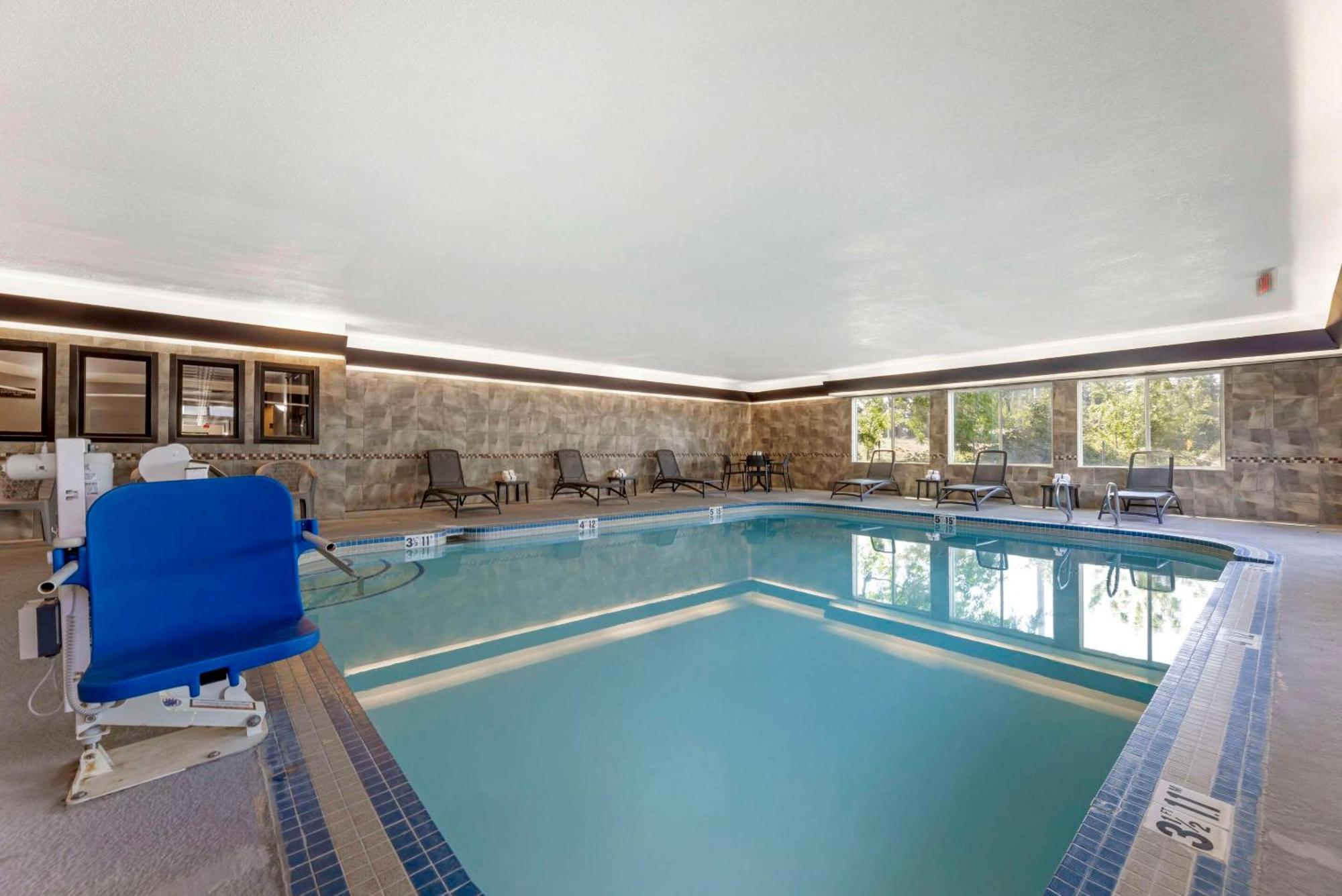 Comfort Suites Near Vancouver Mall מראה חיצוני תמונה