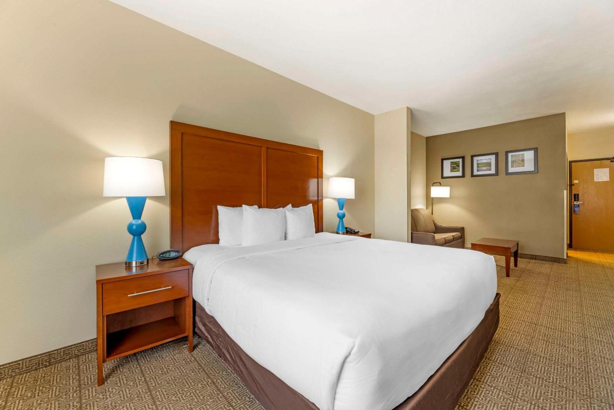 Comfort Suites Near Vancouver Mall מראה חיצוני תמונה