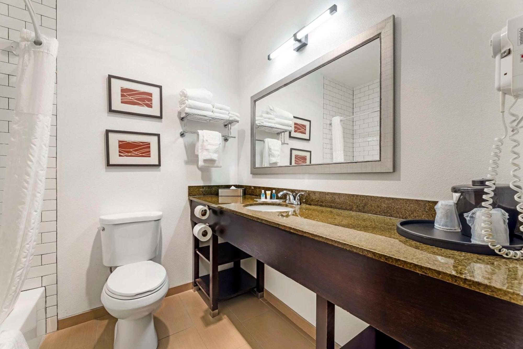 Comfort Suites Near Vancouver Mall מראה חיצוני תמונה