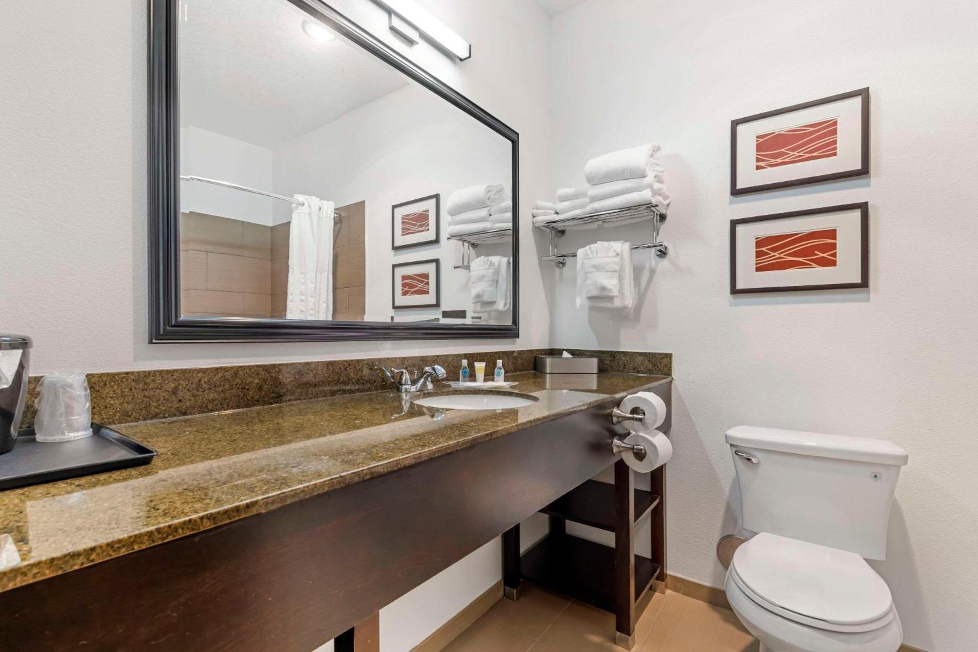 Comfort Suites Near Vancouver Mall מראה חיצוני תמונה