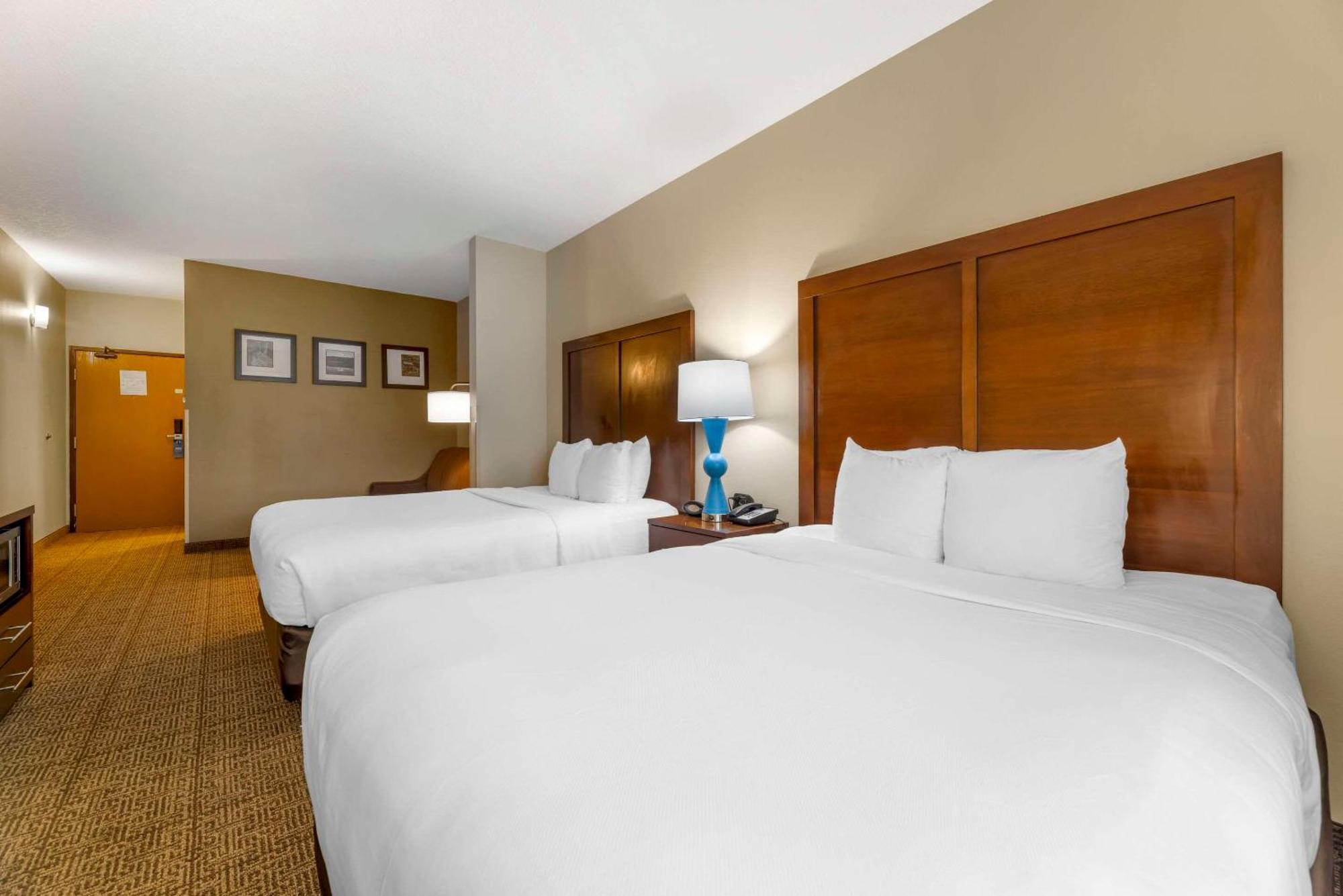 Comfort Suites Near Vancouver Mall מראה חיצוני תמונה