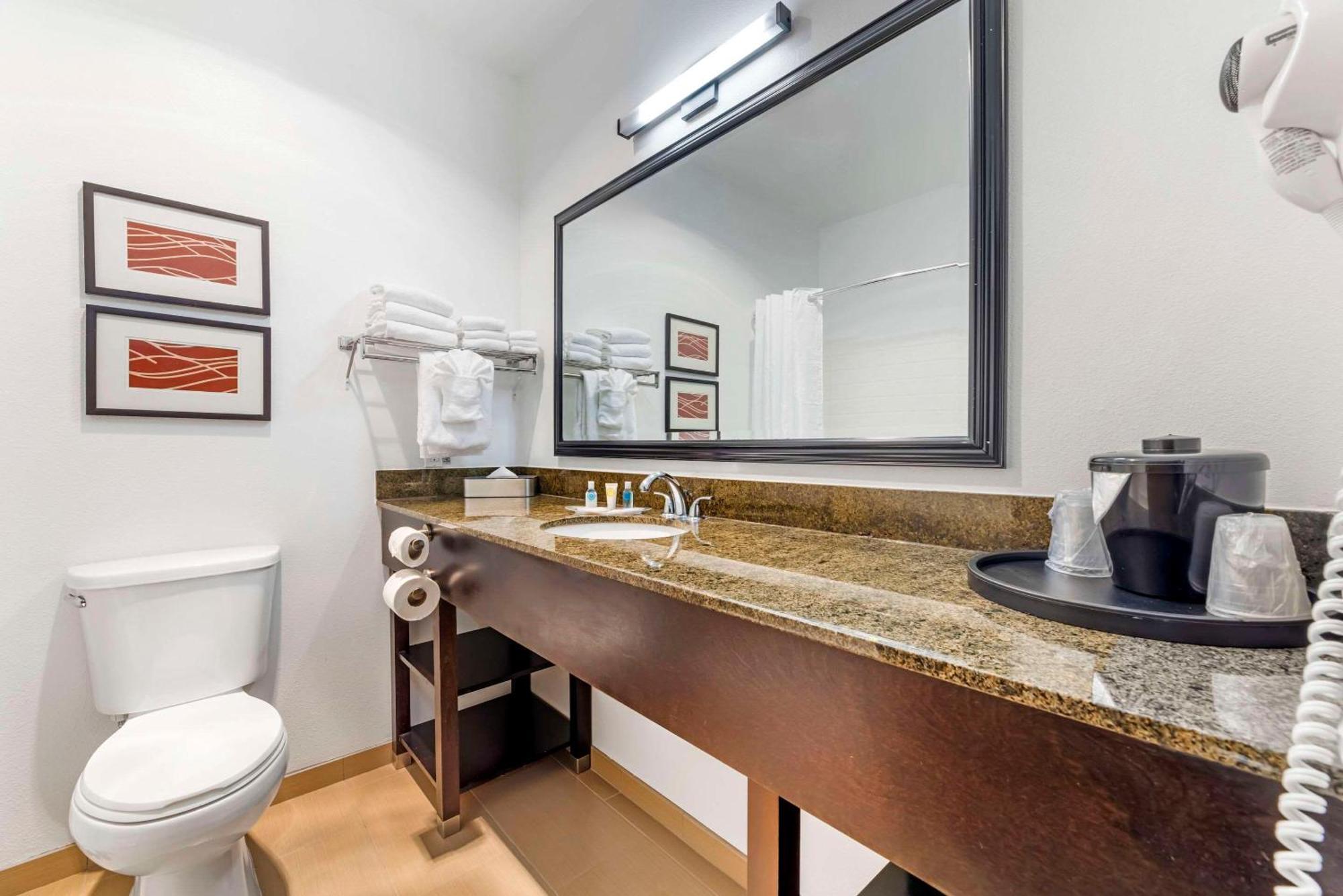 Comfort Suites Near Vancouver Mall מראה חיצוני תמונה