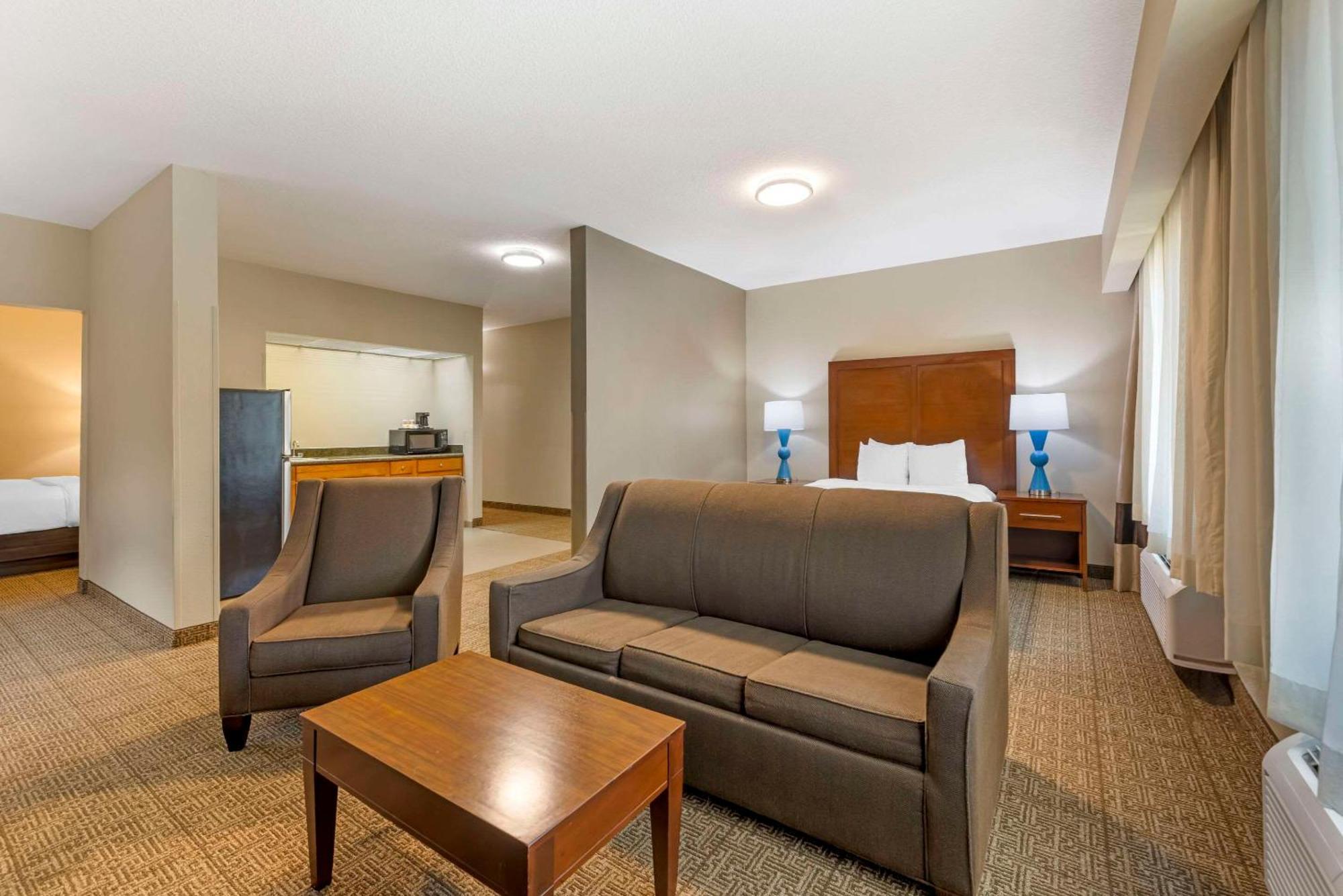 Comfort Suites Near Vancouver Mall מראה חיצוני תמונה