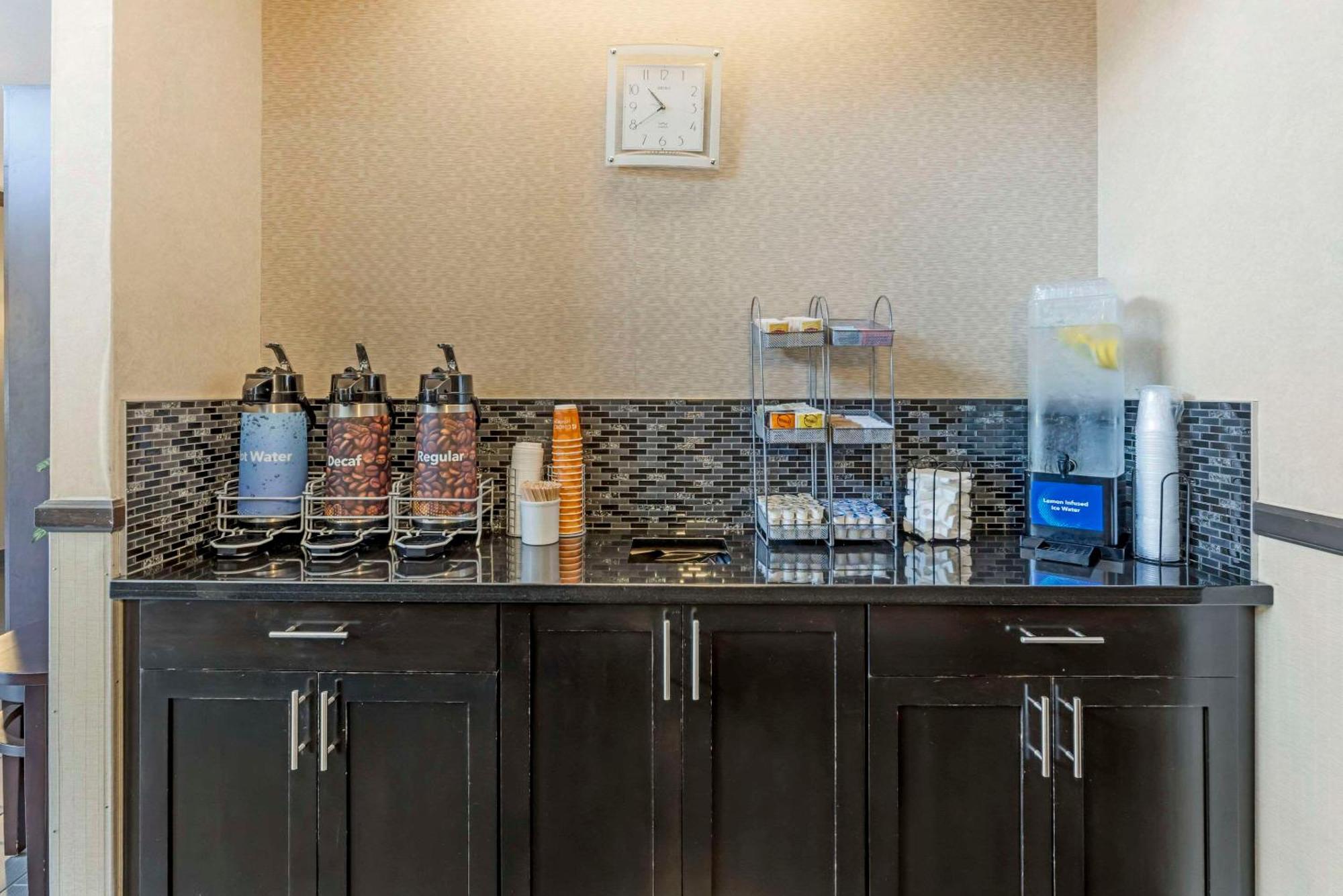 Comfort Suites Near Vancouver Mall מראה חיצוני תמונה