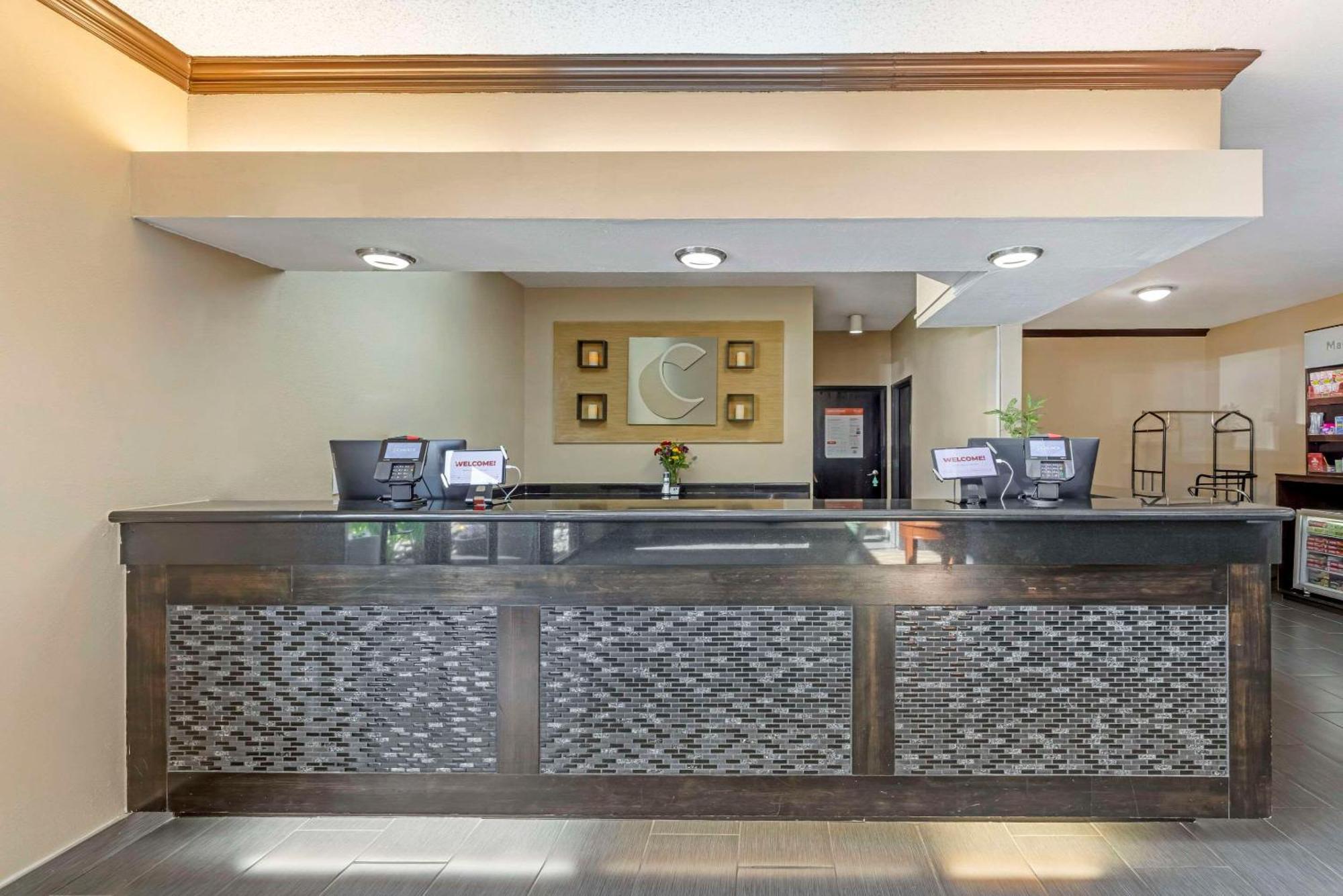 Comfort Suites Near Vancouver Mall מראה חיצוני תמונה