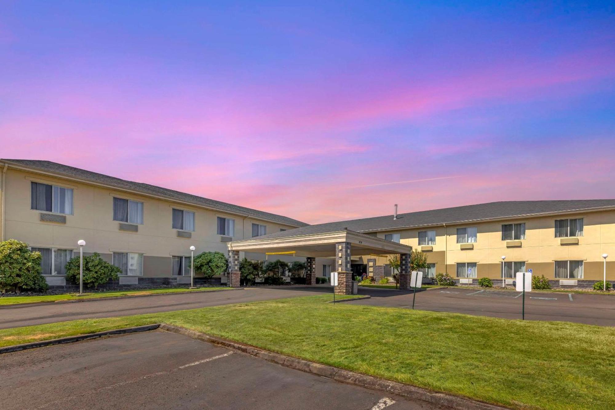 Comfort Suites Near Vancouver Mall מראה חיצוני תמונה