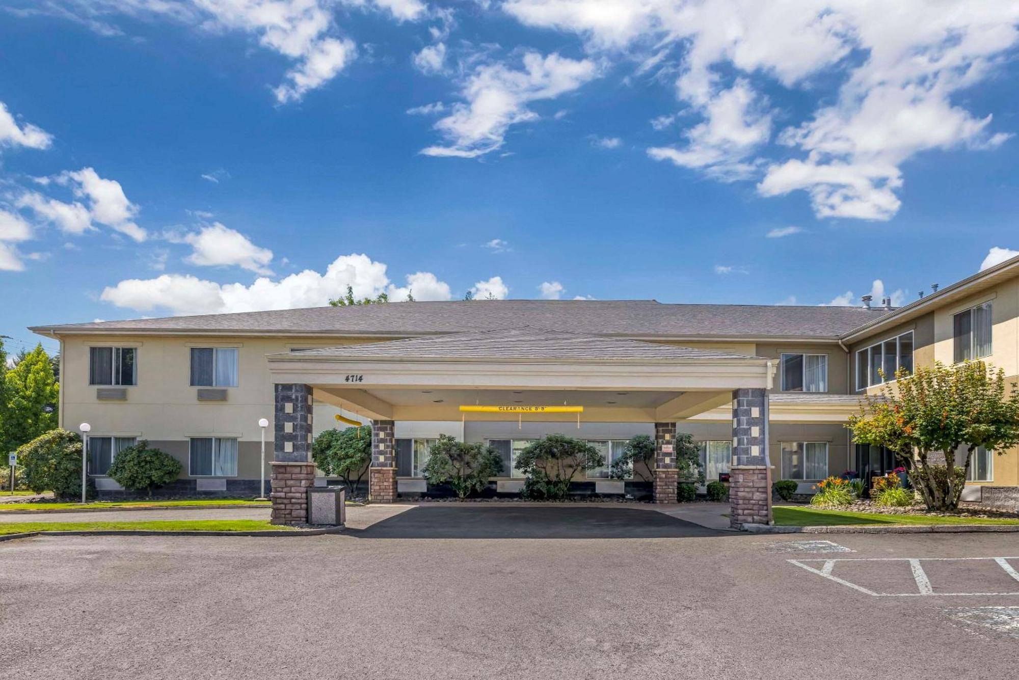 Comfort Suites Near Vancouver Mall מראה חיצוני תמונה